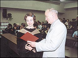 2003 г. Ректор РУДН, профессор Билибин Д.П. на торжественной церемонии вручения дипломов выпускникам программы MBA
